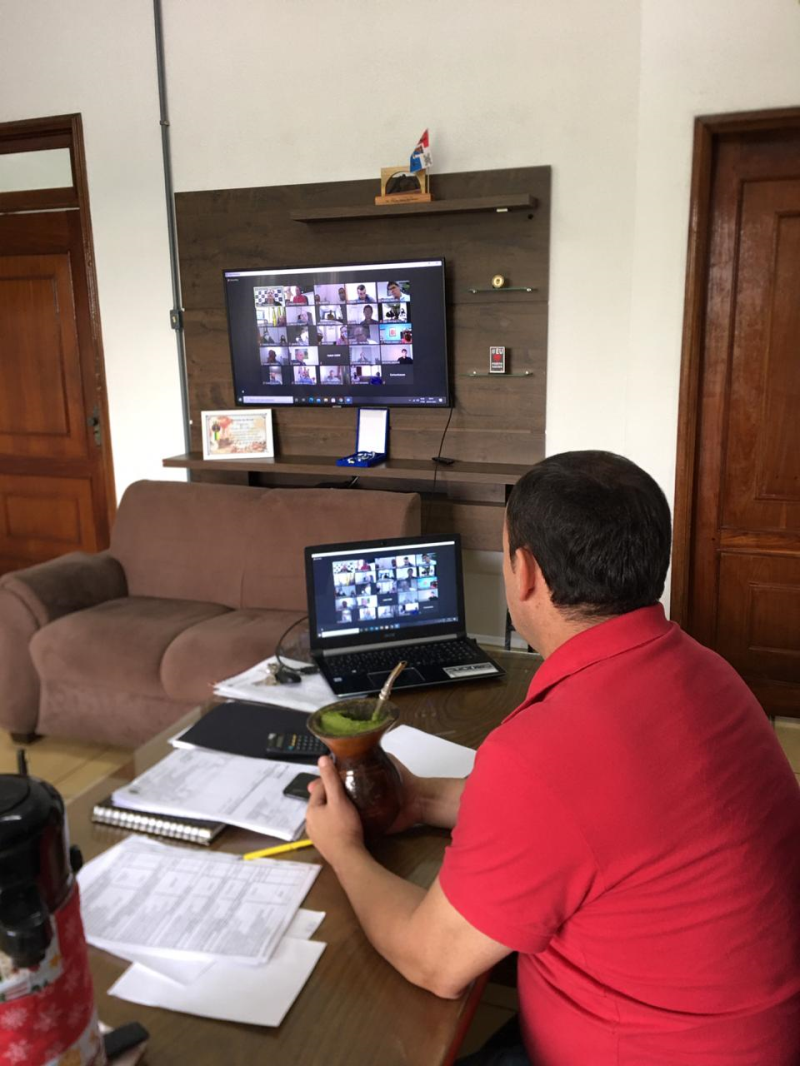 Prefeito Menin participa de videoconferência da AMM